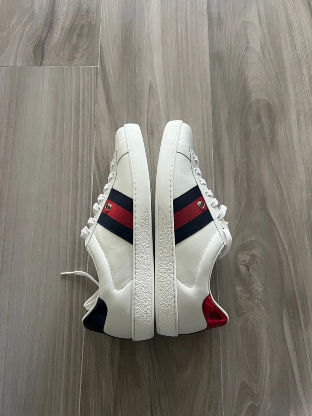 Gucci White Leather Low-Top Sneakers with Red and Navy Stripes